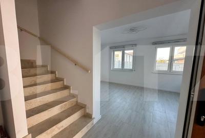 Casă cu 3 camere cu Teren 70 Mp în Cetate - 9