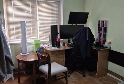 Apart.4 cam.,centr. proprie , zona B.Rosu , et.2 - 3