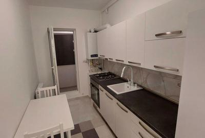 Garsonieră decomandată în Roșu