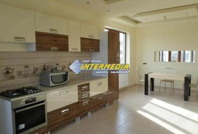 Casă cu Teren 1500 Mp în Cetate - 1