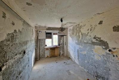 Apartament 4 camere decomandat - 1