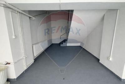 Spațiu comercial, de 28 mp, în Central - 3