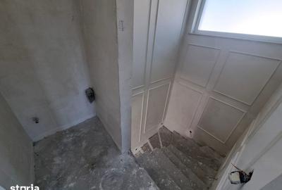 Casă cu 4 camere cu Canalizare în Central - 8