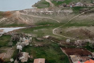 Teren de 2100 mp, în Limanu