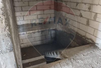 Casă cu 4 camere cu Teren 200 Mp în Poiana Țapului - 1