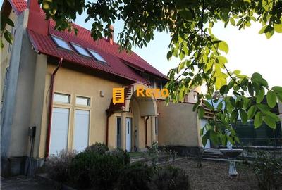 Vila impunatoare cu iesire la lac in Peris - 1