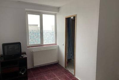 Apartament cu 3 camere semidecomandat în Pieptănari - 3