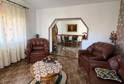 Casă cu Teren 1600 Mp în Săcălășeni
