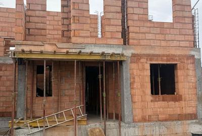 Casă cu 4 camere în Șura Mare