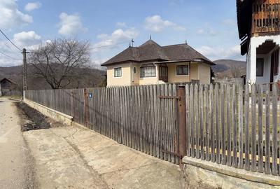 Casă cu 4 camere în Ștefești - 5