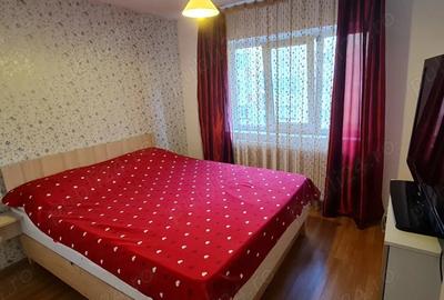 Inchiriez apartament 3 camere - 4