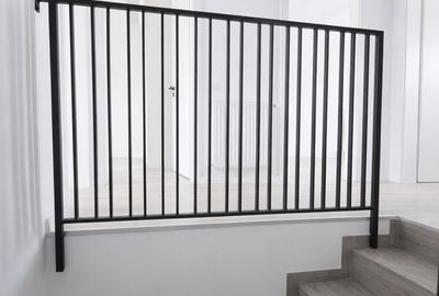 Casă cu 4 camere cu Canalizare în Bujoreni