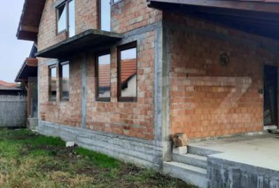 Casă cu 5 camere cu Teren 500 Mp în Păulești - 7