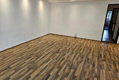 Casa de vanzare in Gole?ti loca?ie excelenta langa muzeu - 2