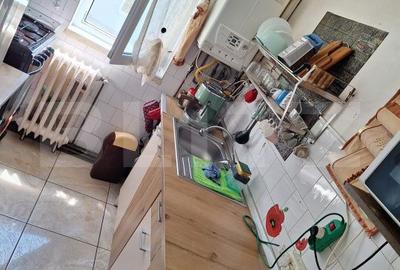 Apartament cu 3 camere semidecomandat în Central