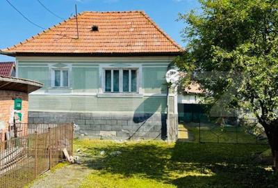 Casă cu 2 camere cu Teren 690 Mp în Petrești