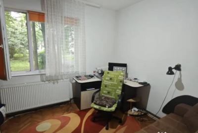 Apartament cu 4 camere semidecomandat în Săsar