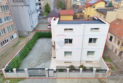 Casă cu 7 camere cu Teren 357 Mp în Romanilor