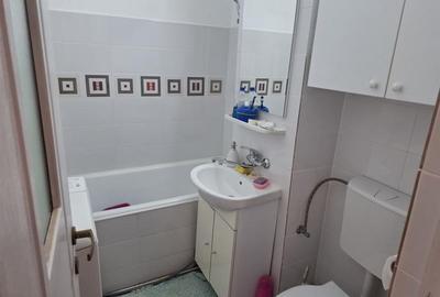 Apartament cu 2 camere decomandat în Tractorul - 8