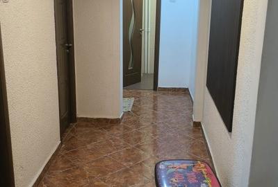 Apartament cu 3 camere semidecomandat în Tineretului - 2