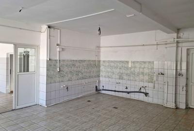 Spațiu comercial, de 120 mp, în Central - 4