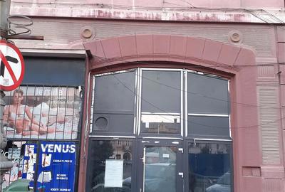 Spațiu comercial, de 246 mp, în Central - 8