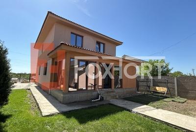 Casă individuală cu 5 camere în Plopi