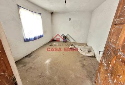 Casă cu 4 camere cu Teren 2284 Mp în Băicoi - 10
