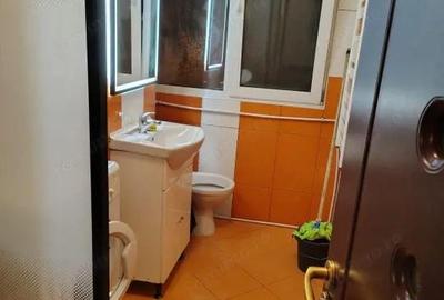 Eroii Revolutiei, doua minute metrou - 15