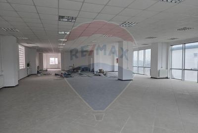 Spațiu comercial, de 300 mp, în Central