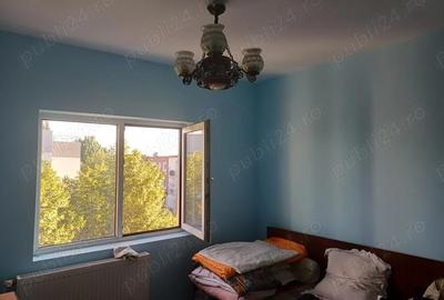 Apartament cu 3 camere decomandat în Tineretului