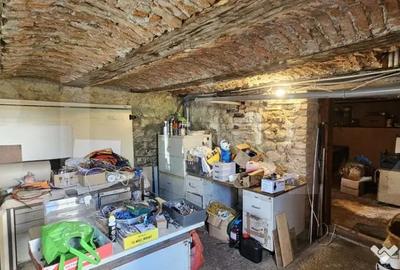Casă cu 3 camere cu Teren 1300 Mp în Central - 2