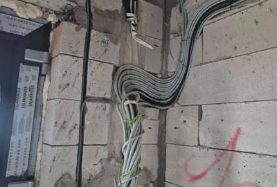 Casă cu 4 camere cu Teren 300 Mp în Central