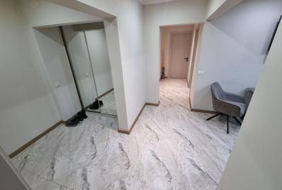 Apartament cu 3 camere decomandat, mobilat în Poarta 6 - 7