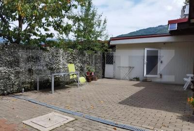 Casă cu 7 camere cu Teren 440 Mp în Poiana - 4