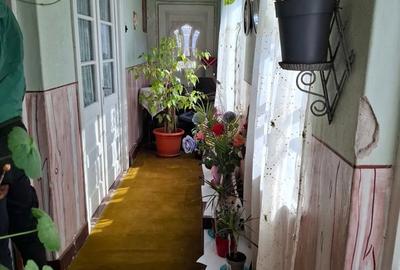 Casă cu 6 camere cu Teren 400 Mp în 8 Martie - 8