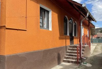 Casă cu 3 camere cu Teren 1400 Mp în Șoimuș - 1