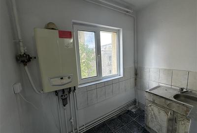 Etaj 2 bloc izolat cu centrala proprie - 7