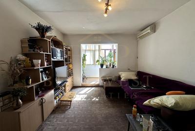 Apartament cu 3 camere semidecomandat, mobilat în Dâmbovița - 1