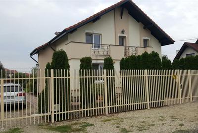 Casă individuală cu 5 camere cu Canalizare în Moșnița Nouă