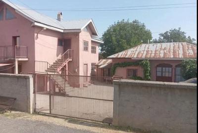 Casă cu 4 camere în 1 Mai