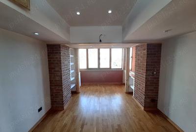 Apartament cu 3 camere semidecomandat în 1 Mai - 1