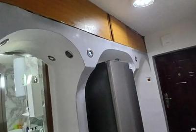 Vand apartament cu doua camere pe strada Independen?ei - 10