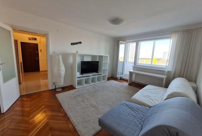 Apartament cu 3 camere semidecomandat, mobilat în Central