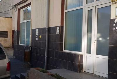 Spațiu comercial, de 49 mp, în Central - 6