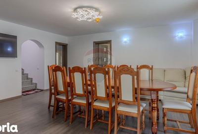 Casă cu Teren 1074 Mp în Moieciu - 1