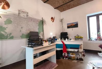 Spațiu comercial, de 35 mp, în Central - 4