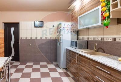 Casă cu 5 camere cu Teren 250 Mp în Colentina