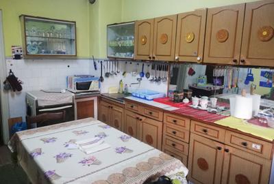 Casă cu 4 camere în Central - 2