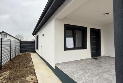 Casă cu 3 camere cu Teren 350 Mp în Letea Veche